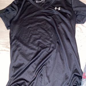 black under armour workout shirt